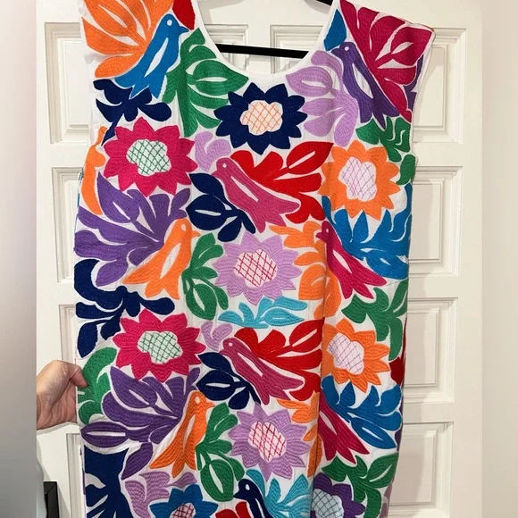 NWT Colorful Embroidered Dress - Picture 4 of 5